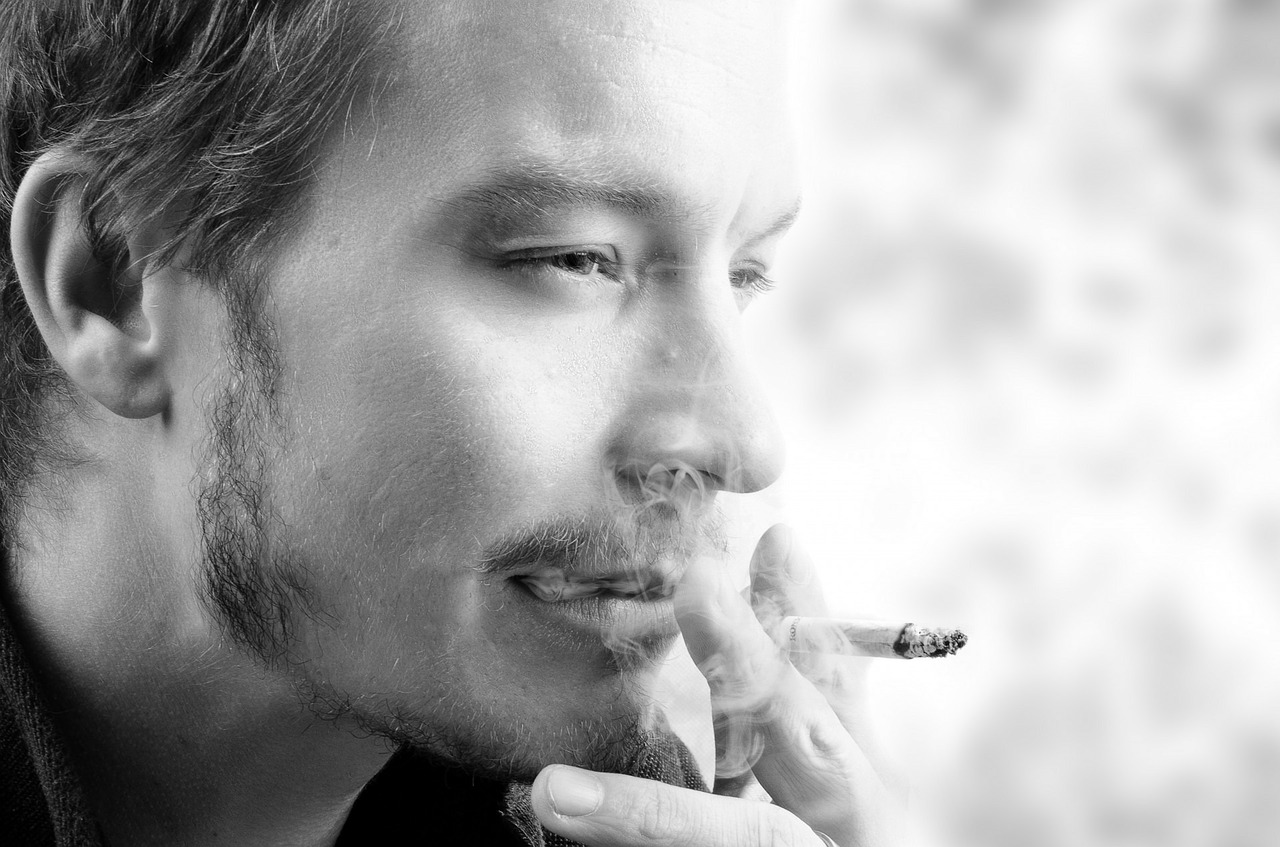 cigarette in the eye How cigarette smoke damages the ocular surface